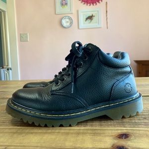 Dr. Martens Harrisfield boots